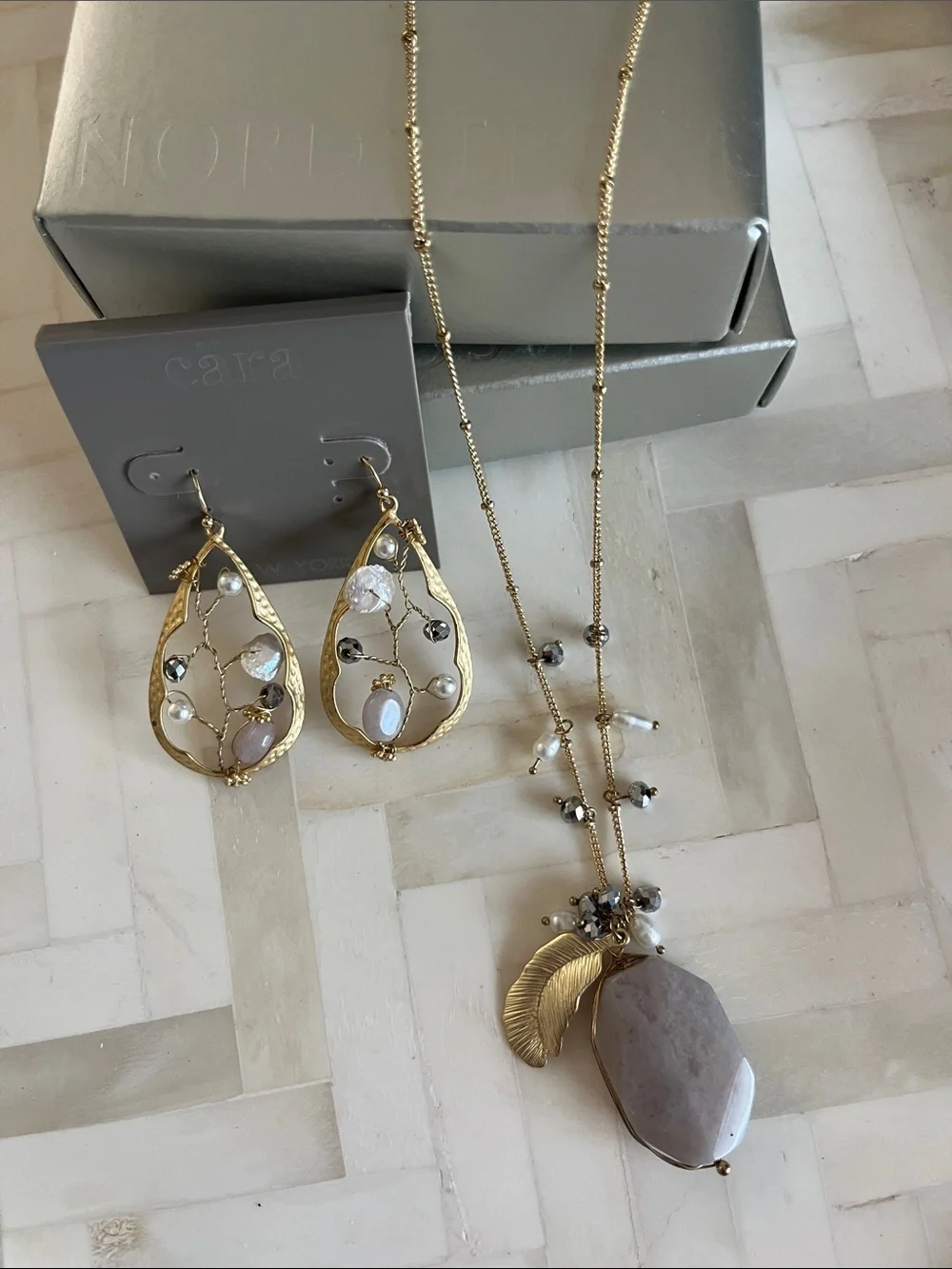 NWT Cara Gold-Tone Gray Stone & Teardrop Earrings & Pendant Necklace Set